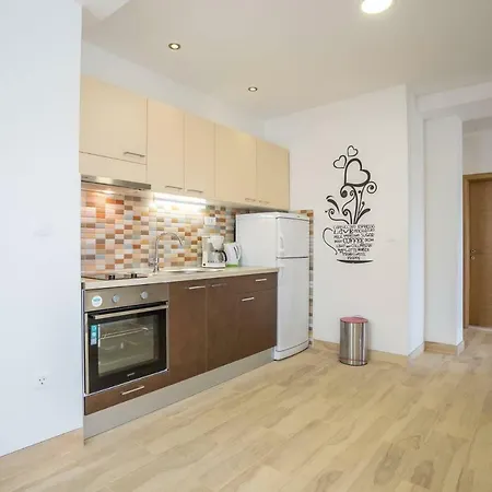 Apartments Franicevic Sucuraj Exterior photo