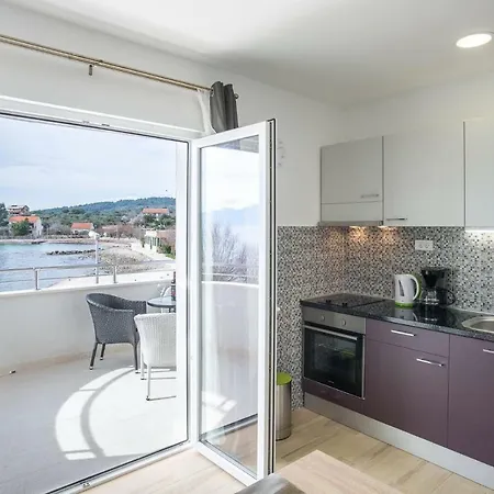Apartments Franicevic Sucuraj Exterior photo