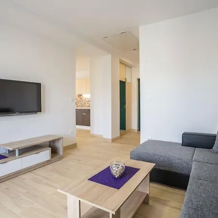 Apartments Franicevic Sucuraj Exterior photo