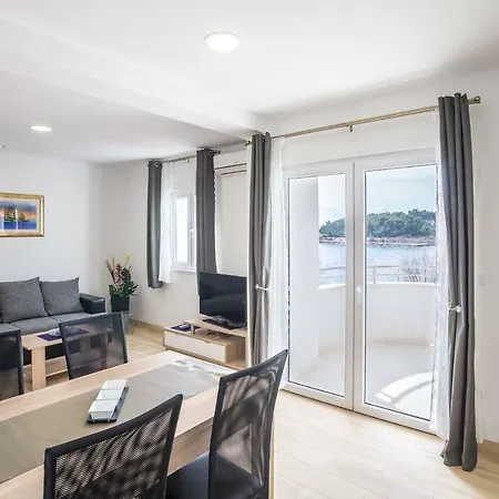 Apartments Franicevic Sucuraj Exterior photo