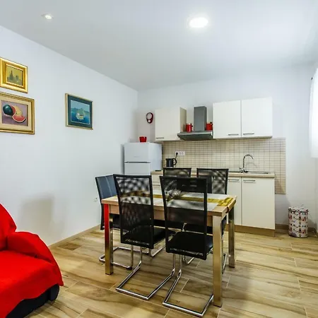 Apartments Franicevic Sucuraj Exterior photo