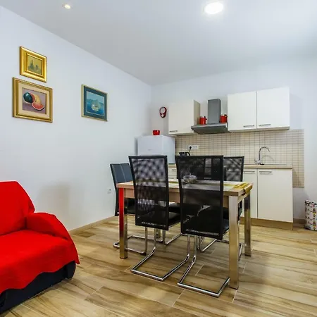 Apartments Franicevic Sucuraj Exterior photo